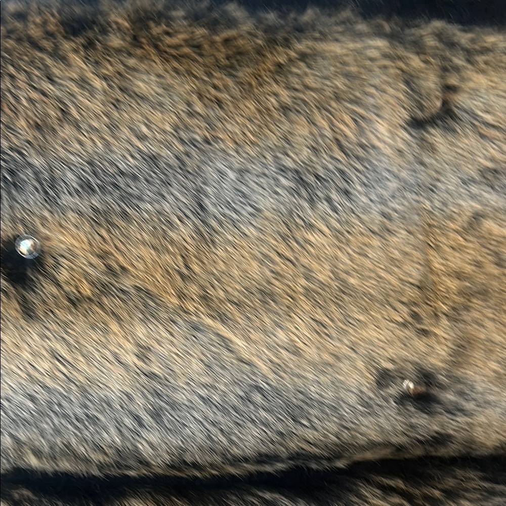 Luxurious Faux Fur Handbag with Brown Accents - Picture 7 of 9